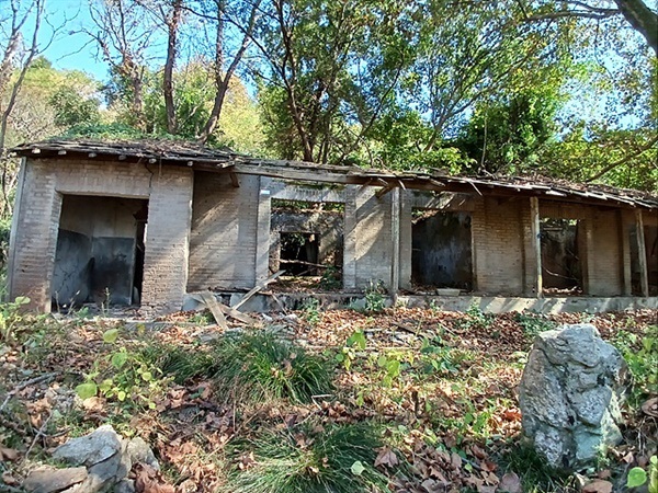 ▲ 지금은 폐허가 된 옛 환자들의 숙소모습ⓒ 오문수