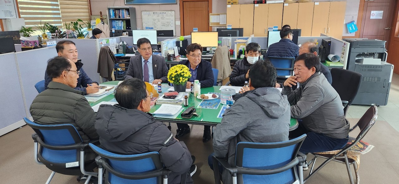 ▲ 화정면사무소에서 열린 간담회