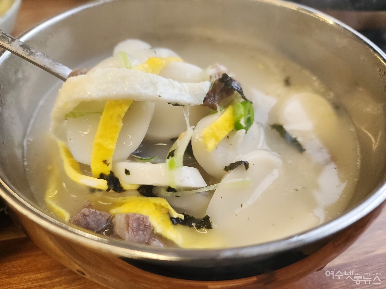 ▲ 한우 투뿔을 고집하는 본한우 후식으로 나온 떡국 ⓒ심명남