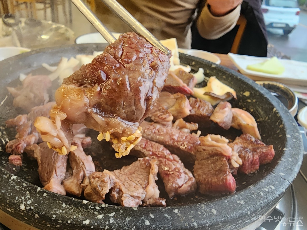 ▲ 한우 투뿔을 고집하는 박완규 셰프는  단백하고 고소한 꽃등심을 먹어봐야 한우의 진정한 맛을 안다고 말했다 ⓒ심명남