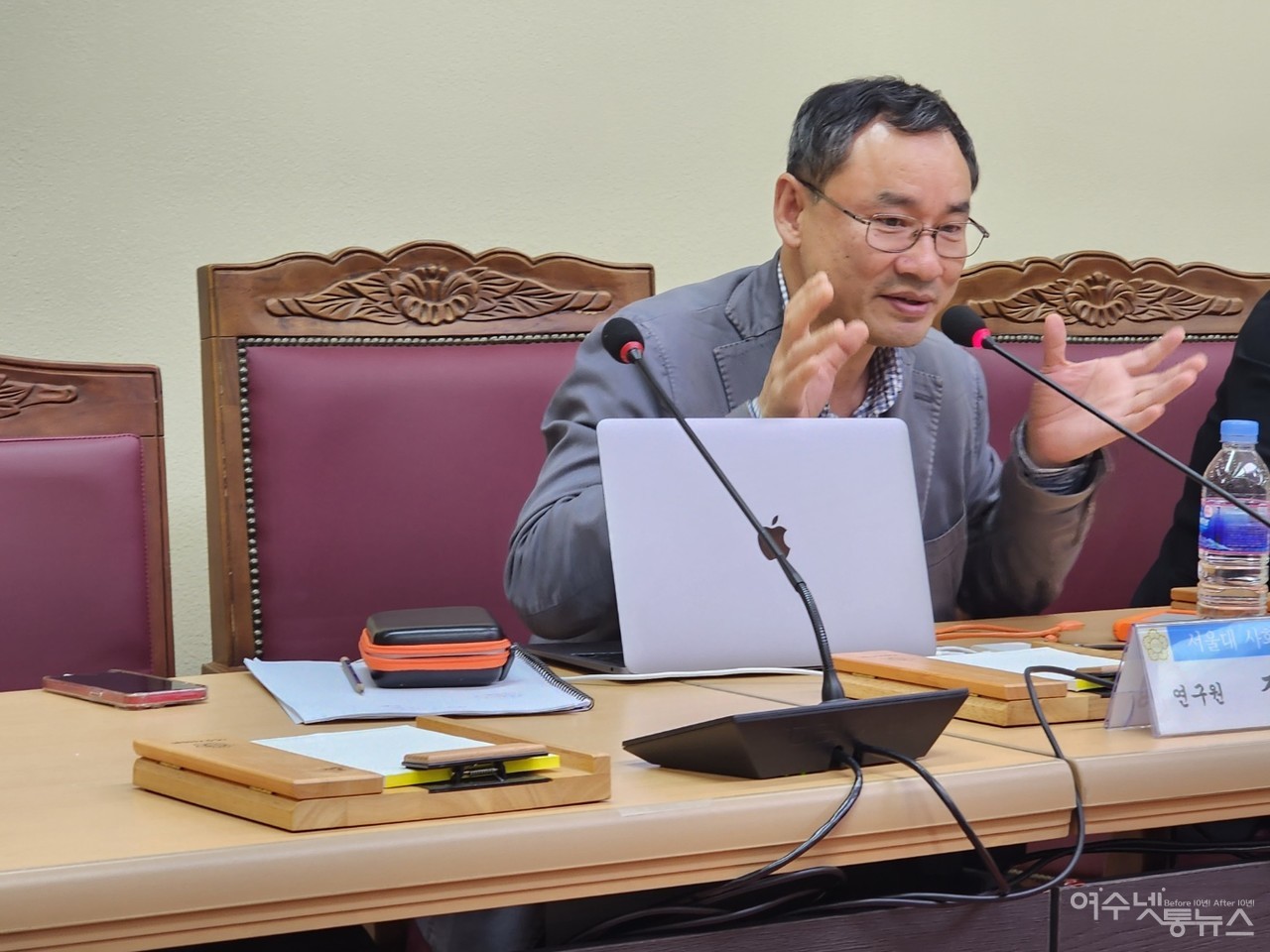 ▲ 9일 여수시의회 소회의실에서 이야포 특위(위원장 박성미)가 국내 최고 폭격전문가인 서울대 사회발전연구소 전갑생 박사를 모시고 '미군폭격사건 진상규명을 위한 전문가 초정간담회’ 모습 ⓒ심명남