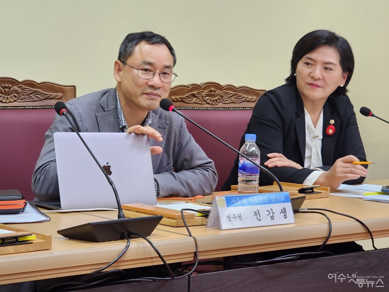 ▲ 9일 여수시의회 소회의실에서 이야포 특위(위원장 박성미)가 국내 최고 폭격전문가인 서울대 사회발전연구소 전갑생 박사 초청 '미군폭격사건 진상규명을 위한 전문가 초정간담회’ 모습 ⓒ심명남