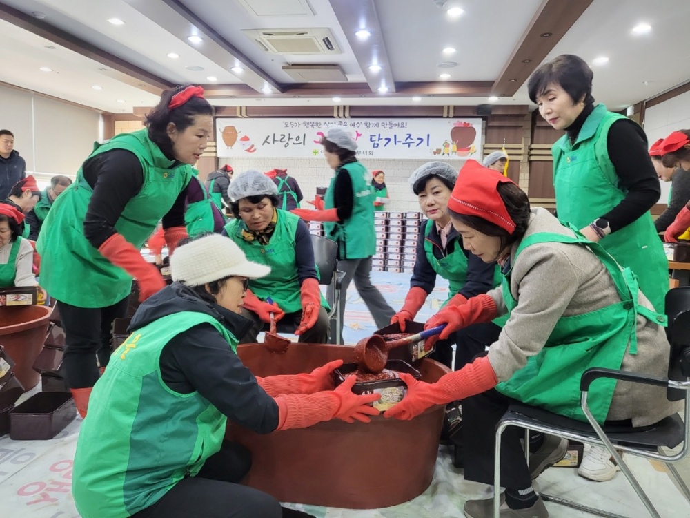 ▲ 여수시새마을부녀회 '사랑의 고추장 나눔 행사'