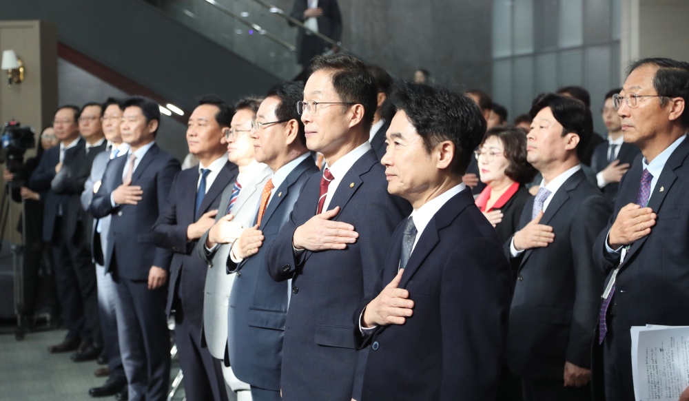 ▲ 참여자 국민의례.