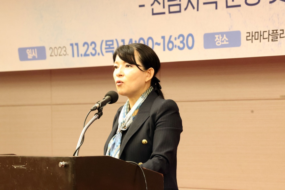 ▲ 이옥남 진실화해위원회 상임위원이 위원장을 대신해 인사말을 하고 있다.