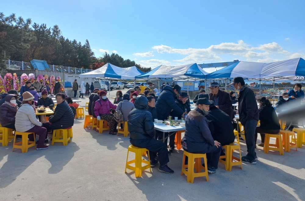 ▲ 제1회 여수웅천홍합페스티벌을 찾은 시민들