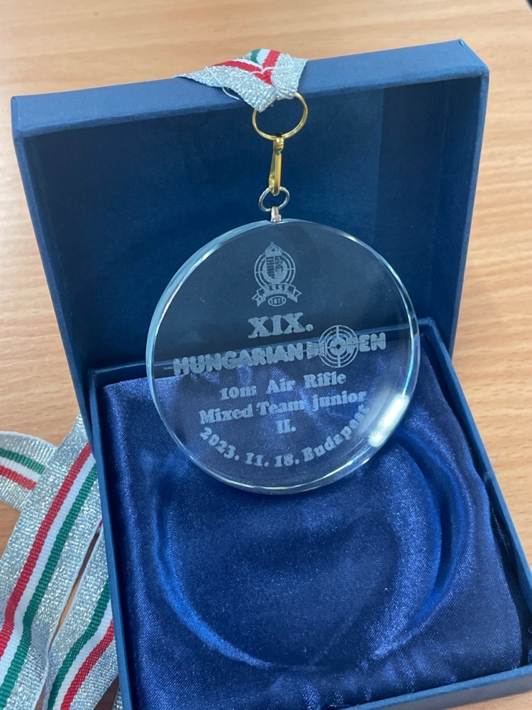 ▲박예은 선수가 받은 2023년 헝가리그랑프리오픈사격대회에서 혼성 2위 메달