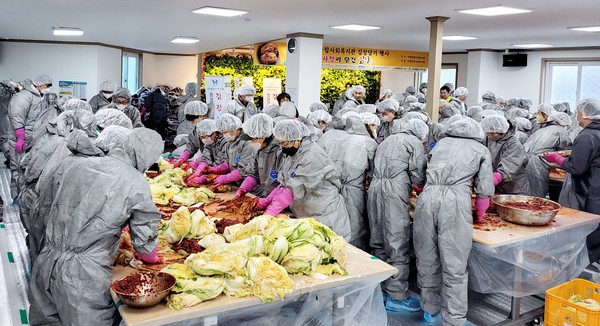 ▲ 2023년 따뜻한 겨울나기 『정성과 사랑이 담긴 김장나눔』 행사 현장 