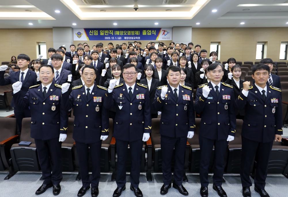 ▲ 졸업식 후 단체기념사진 촬영