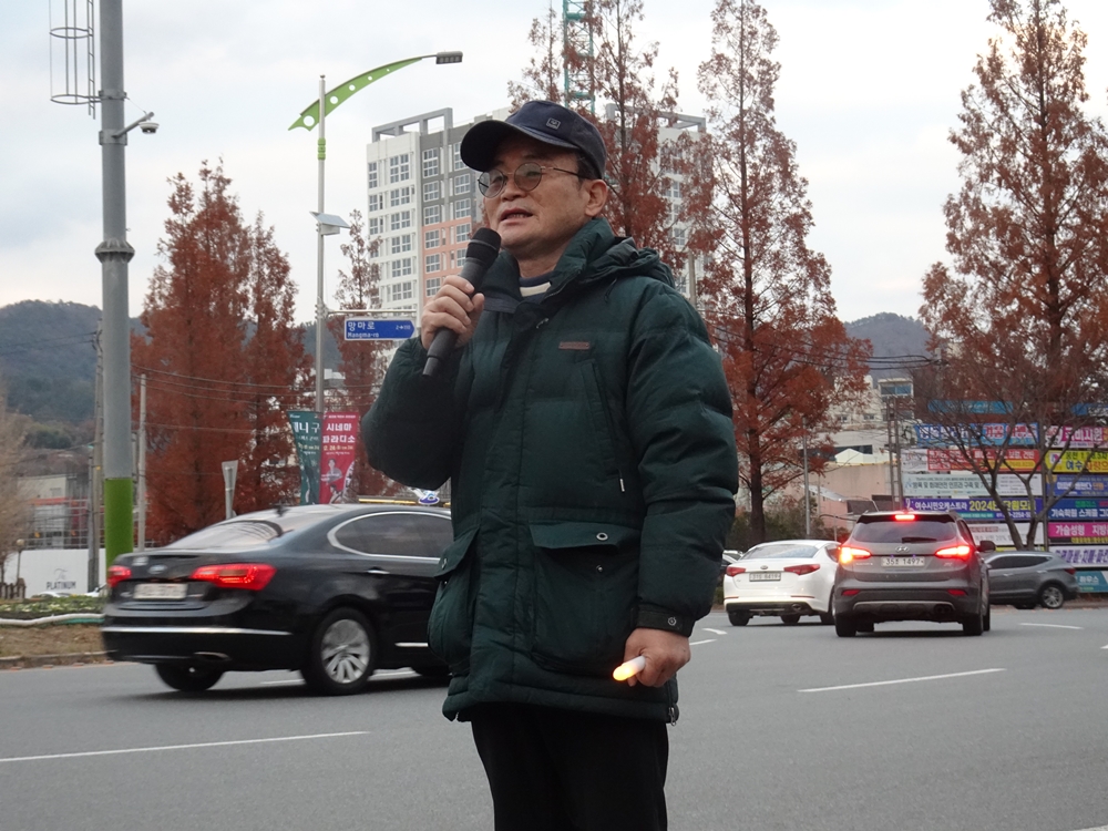 ▲ 한창진 여수시민감동연구소장이 시민발언을 하고 있다.