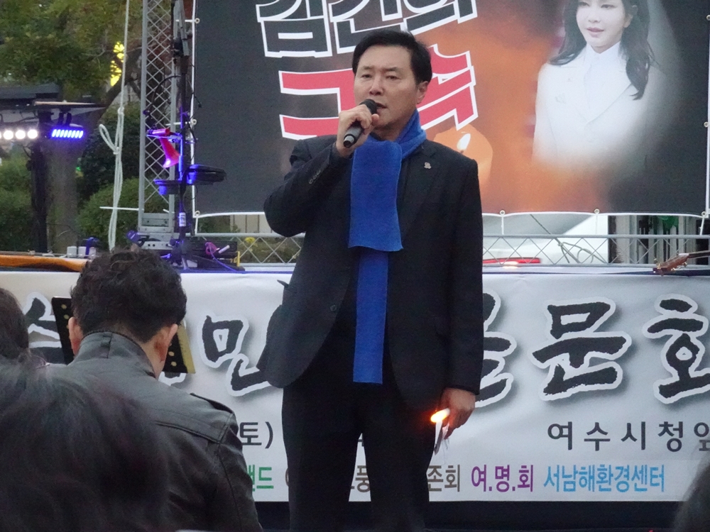 ▲ 더불어민주당 중앙당 조계원 부대변인이 시민발언을 하고 있다.