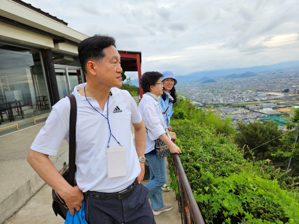 ▲ 나오시마 섬을 둘러보고 있다.