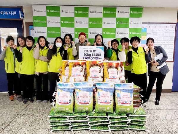 ▲ ⓒ 예닮교회와 함께하는 친환결 쌀(10kg) 55포 전달 사진