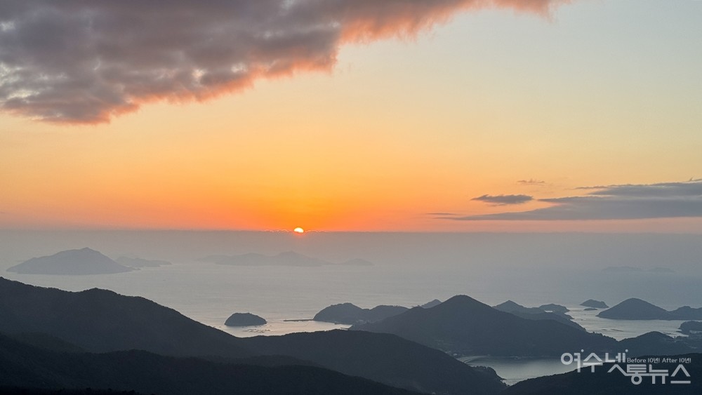▲ 경남 남해 금산에서 촬영한 새해 일출 ⓒ독자 제공
