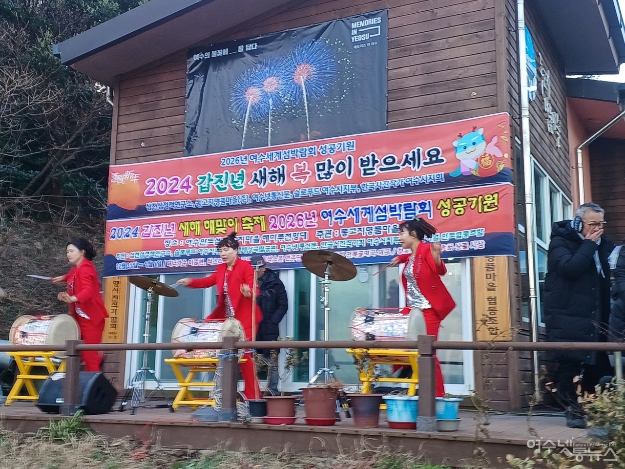 ▲ 싹스리공연단(단장 김명희)의 화끈한 고고장구 공연 ⓒ심명남