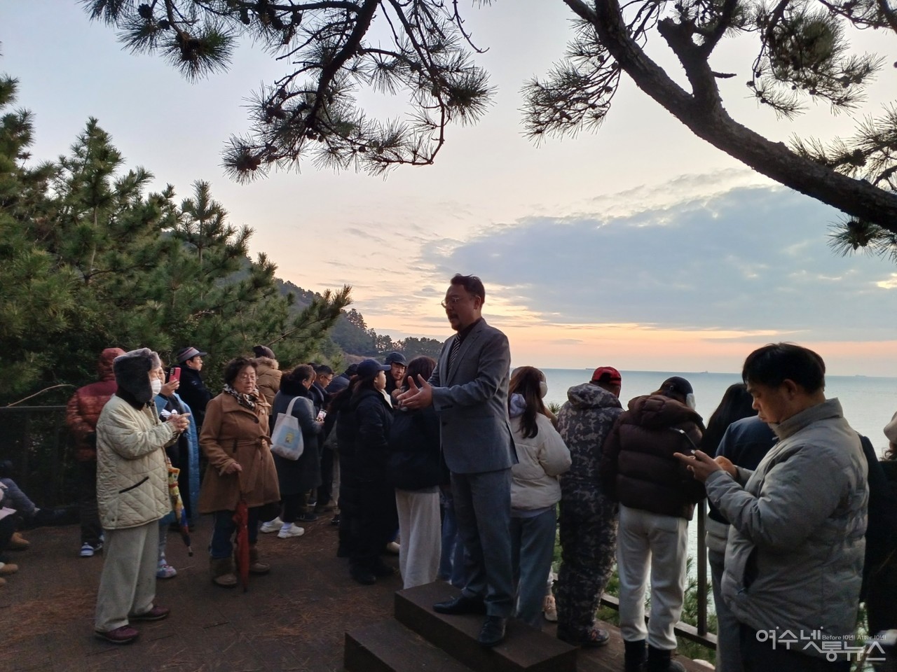 ▲ 여수의 자랑 이중현 성악가가 무인도를 열창하고 있다 ⓒ김성수