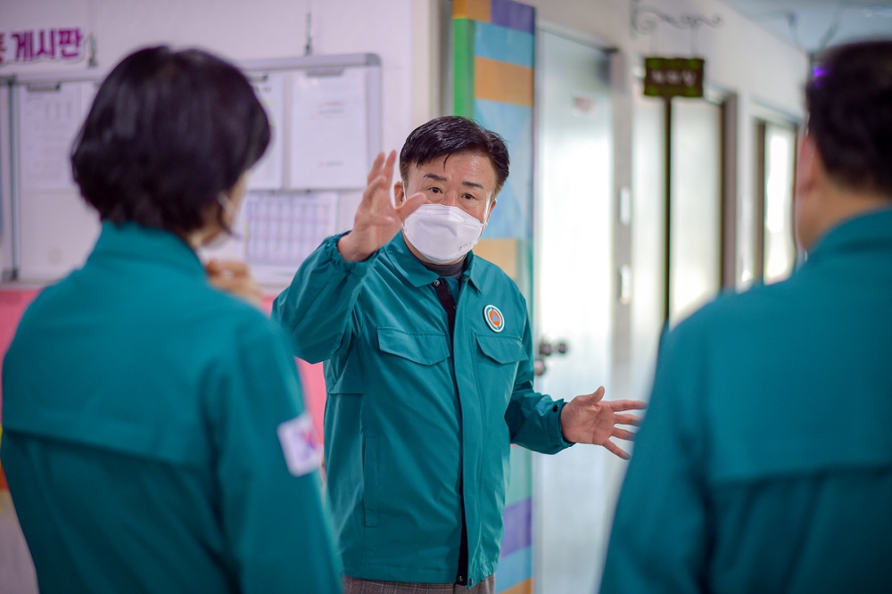 ▲화재취약시설 긴급점검 나선 정기명 시장