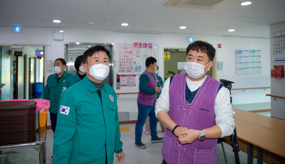 ▲화재취약시설 긴급점검 나선 정기명 시장