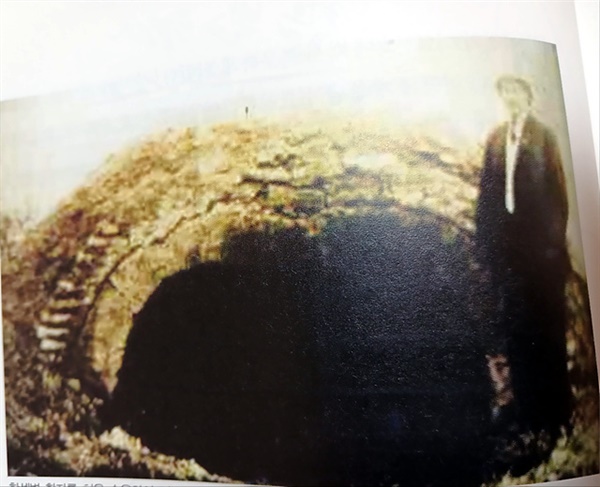 ▲한센병환자를 처음 수용하여 치료한 벽돌가마와 윌슨 선교사 모습으로 애양원의 전신이랄 수 있다. ⓒ 오문수 