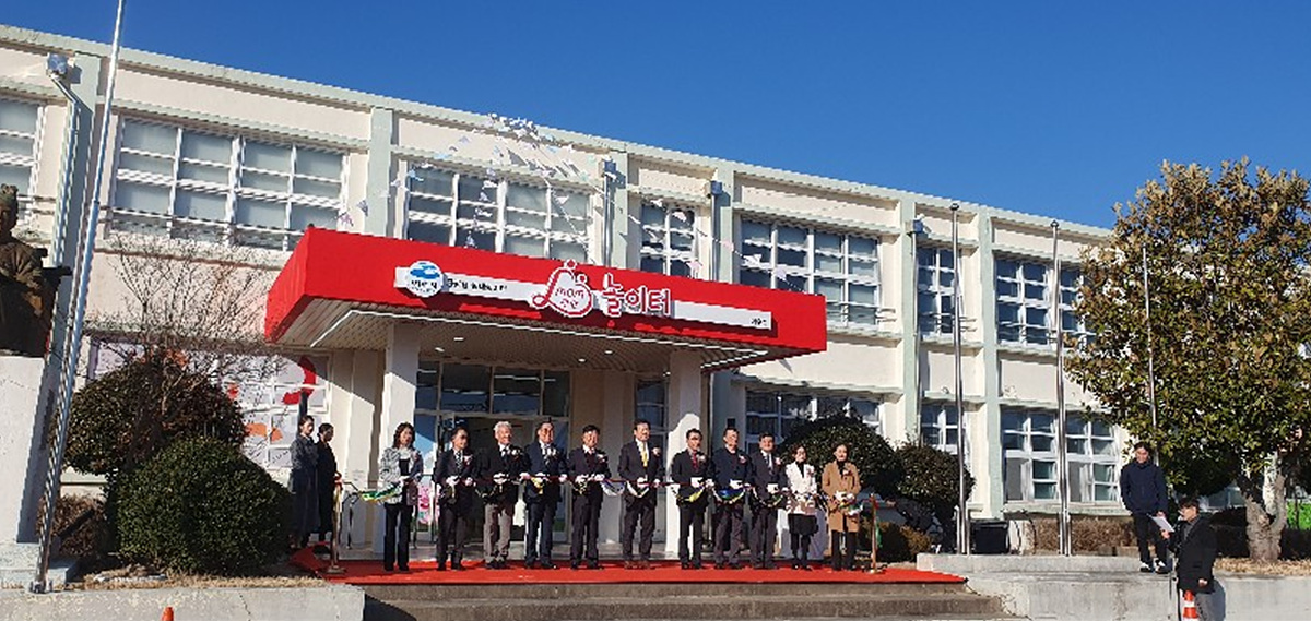 ▲ 폐교 나진초등학교 용창분교가 공공형 실내놀이터로 재탄생했다.