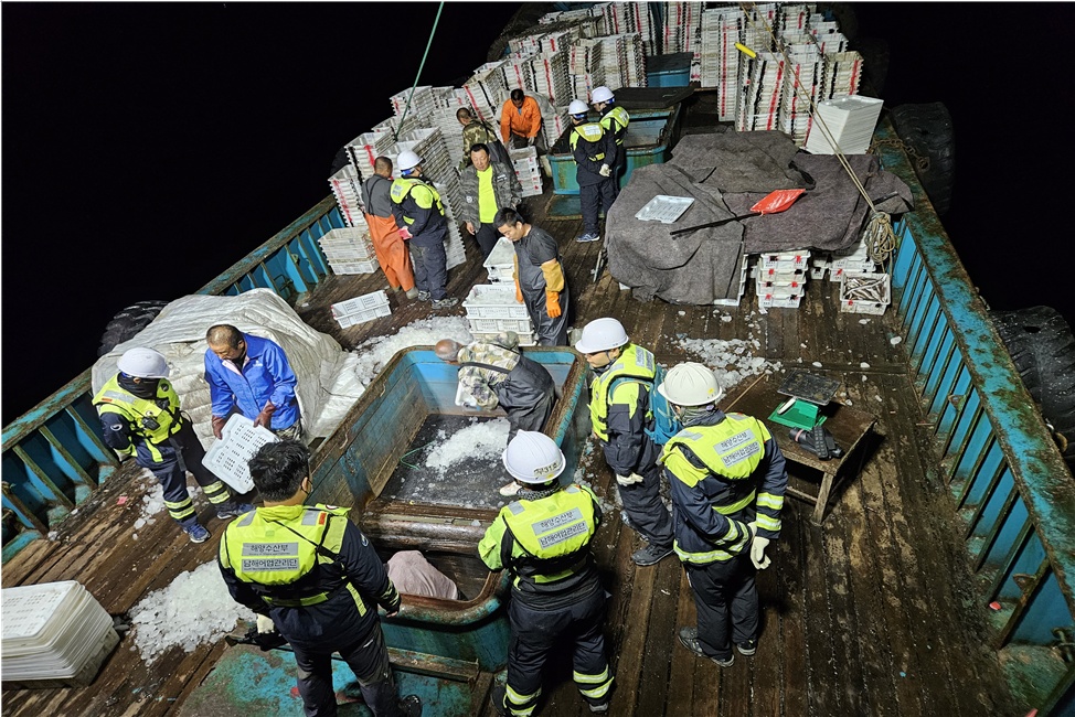 ▲ 해양수산부 남해어업관리단 중국어선 특별단속