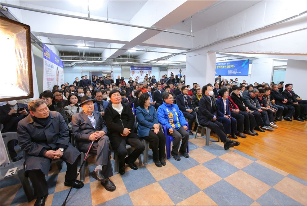 ▲ 권오봉 여수을 국회의원 예비후보 선거사무소 개소식