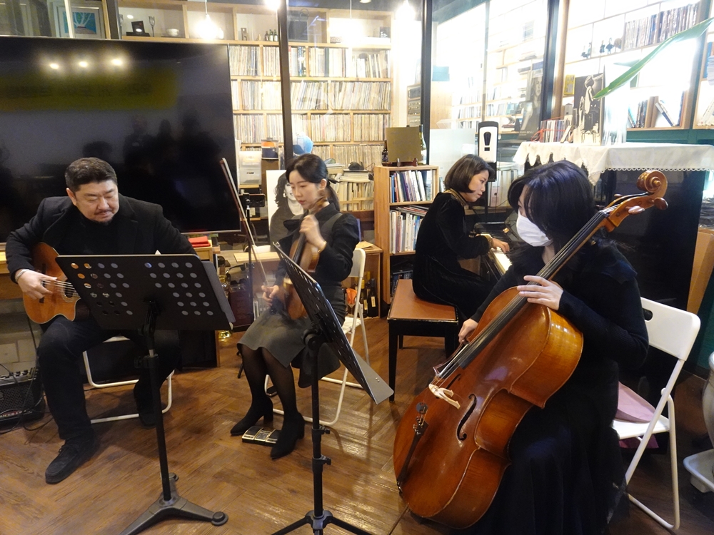 ▲ ‘도시X리브랜딩’ 저자와의 만남 축하공연