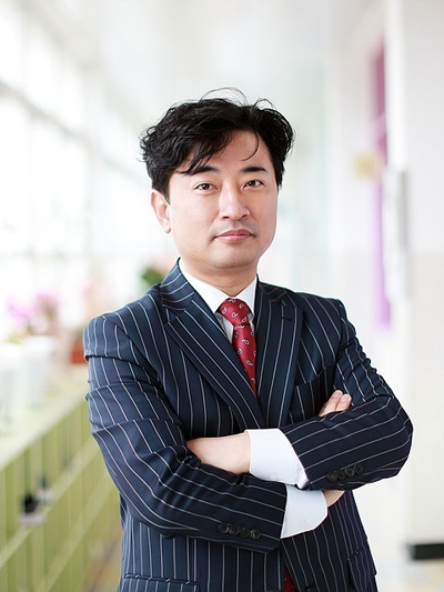 ▲ 박노해 시인의 '별은 너에게로'를 작곡한 조승필 교사 모습. ⓒ 오문수