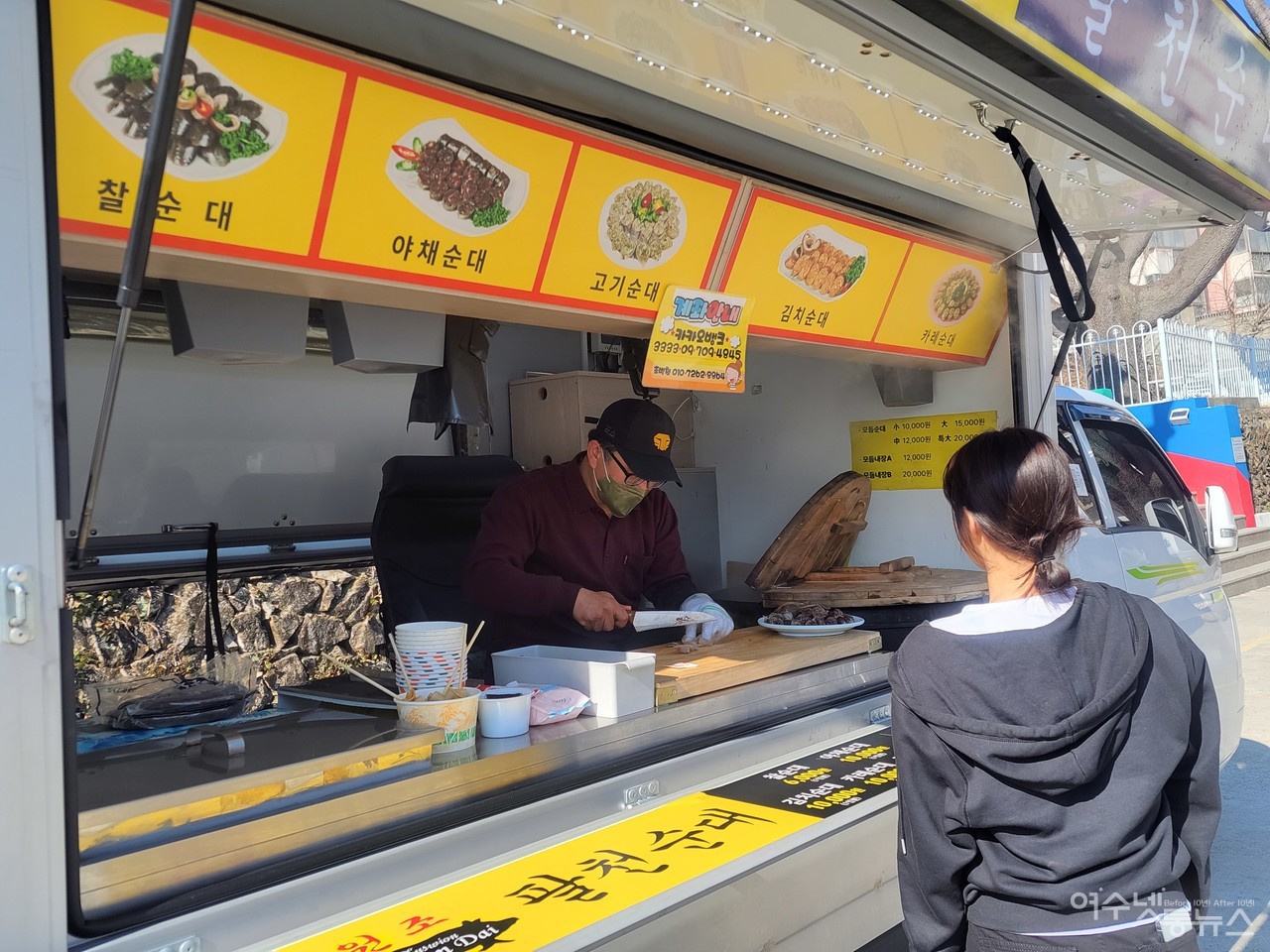 ▲ 30일 '온기나눔 커피콩빵 봉사활동'에 나선 여수꽃사모 회원들