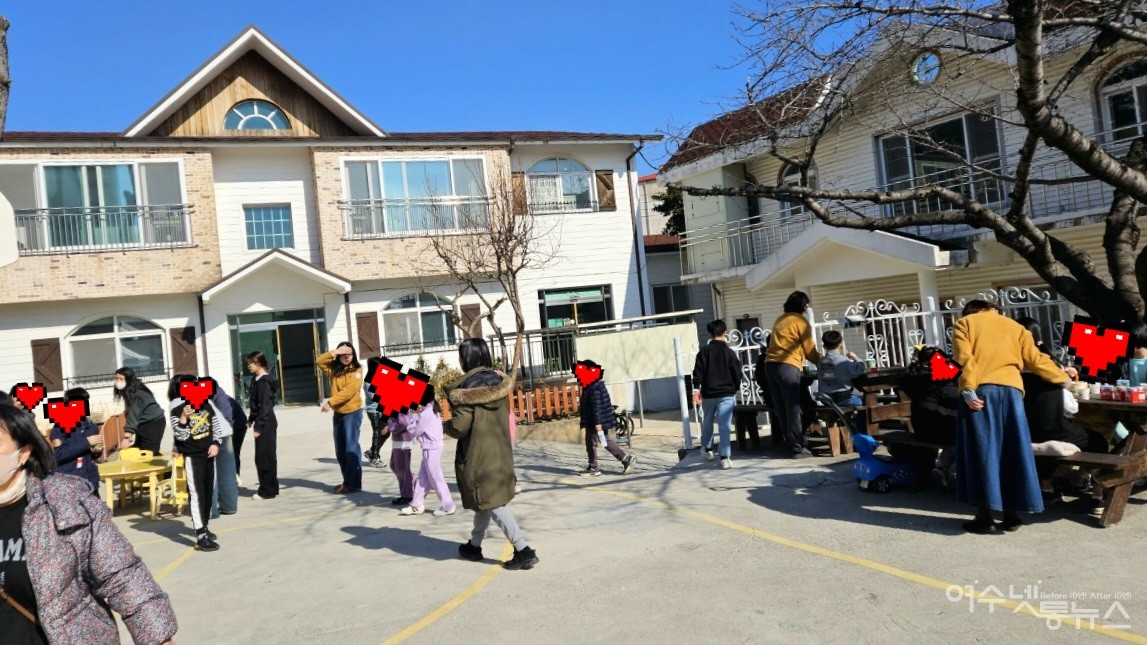 ▲ 30일 '온기나눔 커피콩빵 봉사활동'에 나선 여수꽃사모 회원들과 아이들