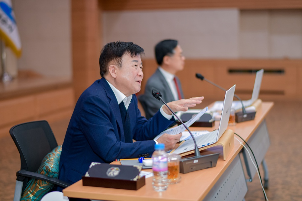 ▲ 보고회에서 당부의 말을 전하는 정기명 시장