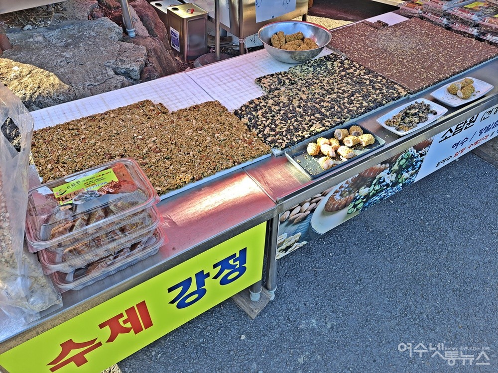 ▲여수 향일암 소담원의 들깨, 참깨 메밀, 서리태 등 4가지 곡물로 만든 혼합 강정이다. ⓒ조찬현