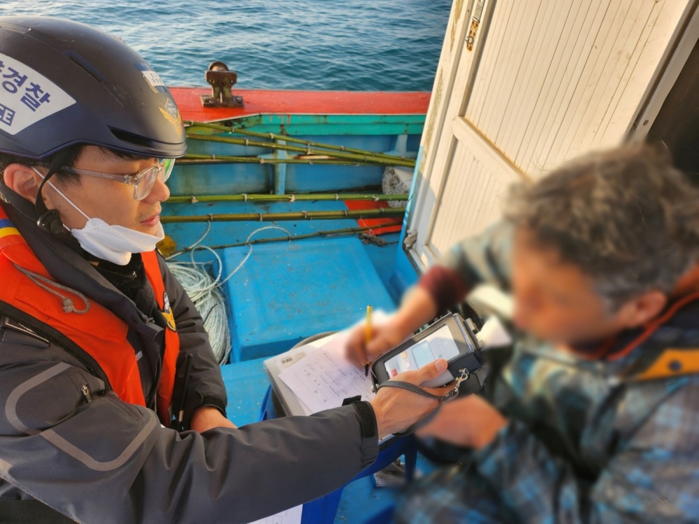 ▲ 음주운항 단속 중인 해양경찰