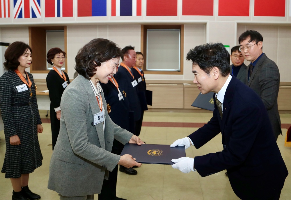 ▲ 2024년 2월말 퇴직교원 훈·포장 전수식