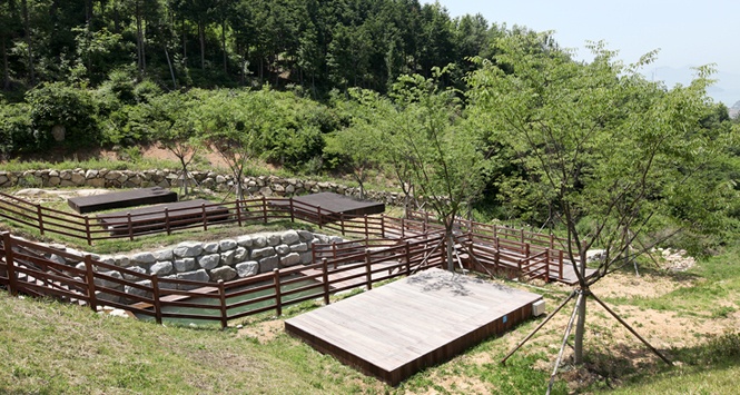 ▲ 봉황산자연휴양림 야영장