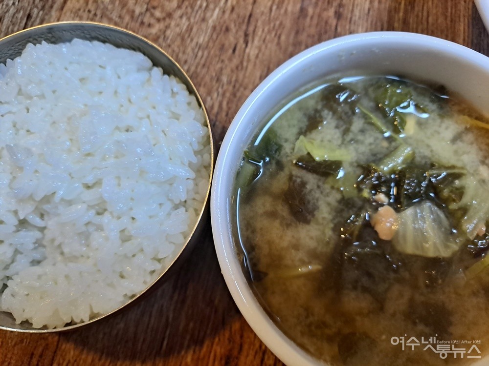 ▲흰 쌀밥에 구수한 된장국이 입맛을 돋운다. ⓒ조찬현
