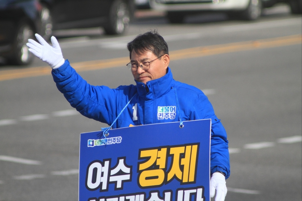 ▲ 권오봉 예비후보 선거운동 모습