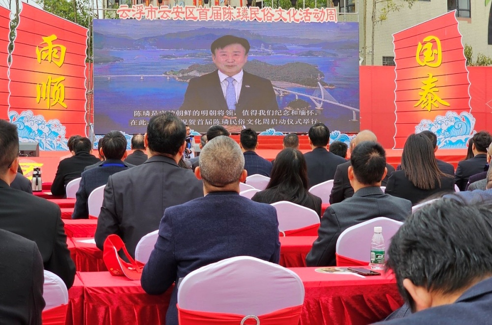 ▲ 정기명 여수시장이 행사장에 설치된 대형 스크린을 통해 조명연합군으로 왜적을 물리친 두 나라의 깊은 우정을 강조한 뒤 그의 숨결이 살아있는 여수를 방문해 달라고 공식 메시지를 전달하고 있다.