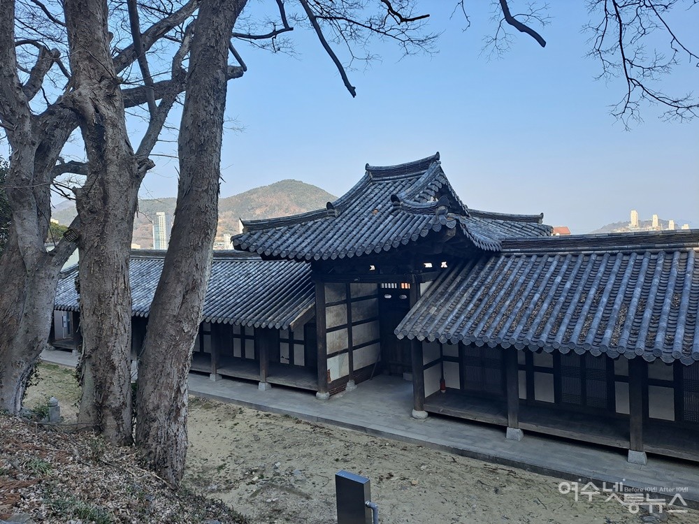 ▲영화 '가문의 영광' 촬영지로 널리 알려진 여수 봉강동 봉소당(鳳巢堂)이다.  ⓒ조찬현