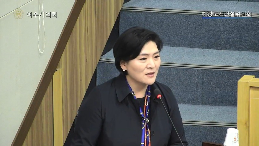 ▲ 20일 열린 여수시의회 본회의에서 박성미 의원이 조례안을 대표발의하고 있다. 