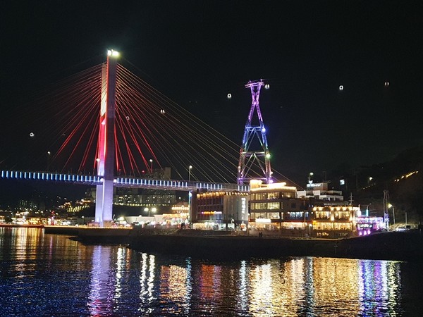 ▲ 거북선 대교의 야경. 사진 공문택.