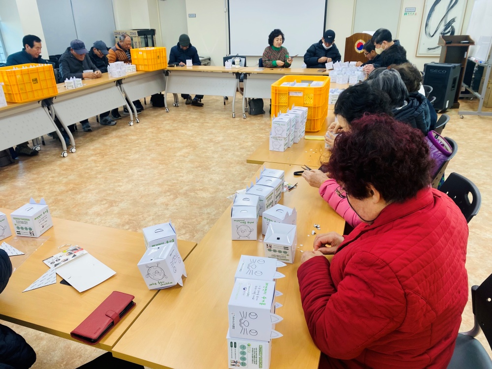 ▲  여수시니어클럽 ‘폐건전지 자원순환사업’