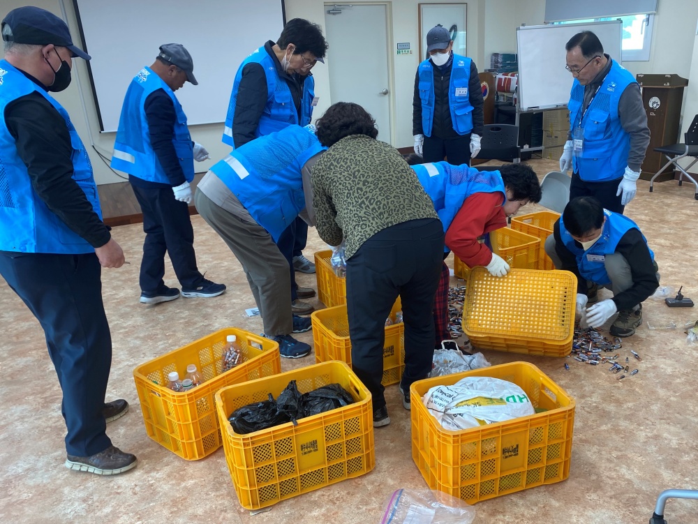 ▲ 여수시니어클럽 ‘폐건전지 자원순환사업’
