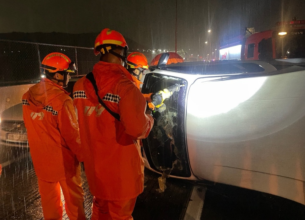 ▲ 1톤 포터 전도 사고 현장