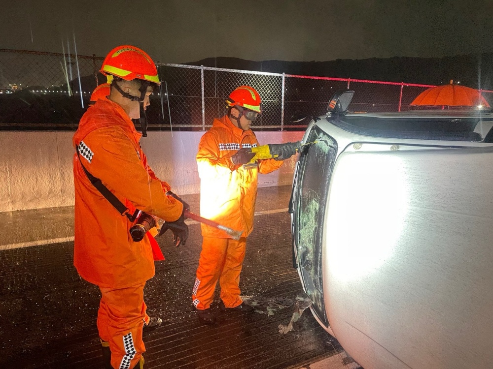 ▲ 1톤 포터 전도 사고 현장