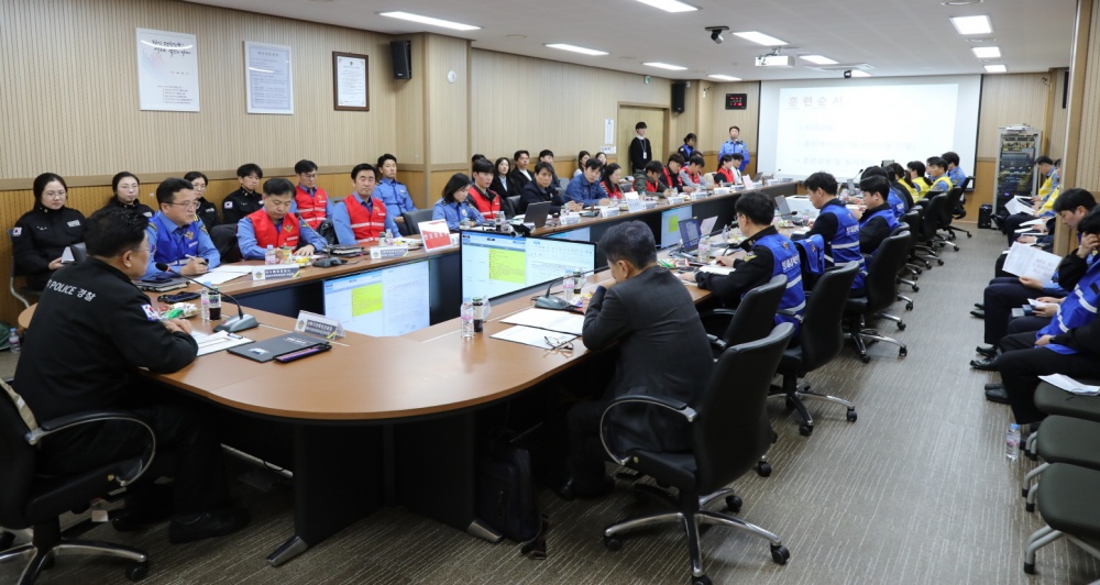 ▲ 광역방제대책본부 운영 훈련을 진행하는 해양경찰