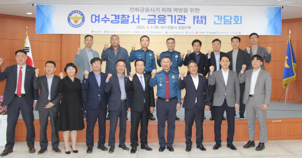 ▲ 간담회 참여자 단체사진