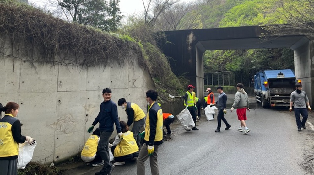 ▲ 여수IC 교차로 인근 여수산단 터널 도로청결활동 모습