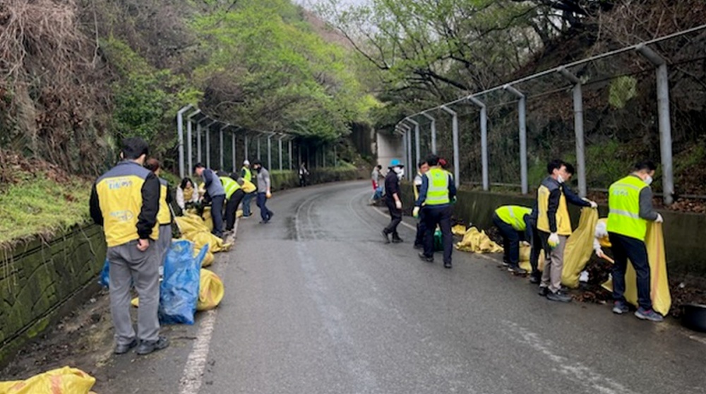 ▲ 여수IC 교차로 인근 여수산단 터널 도로청결활동 모습