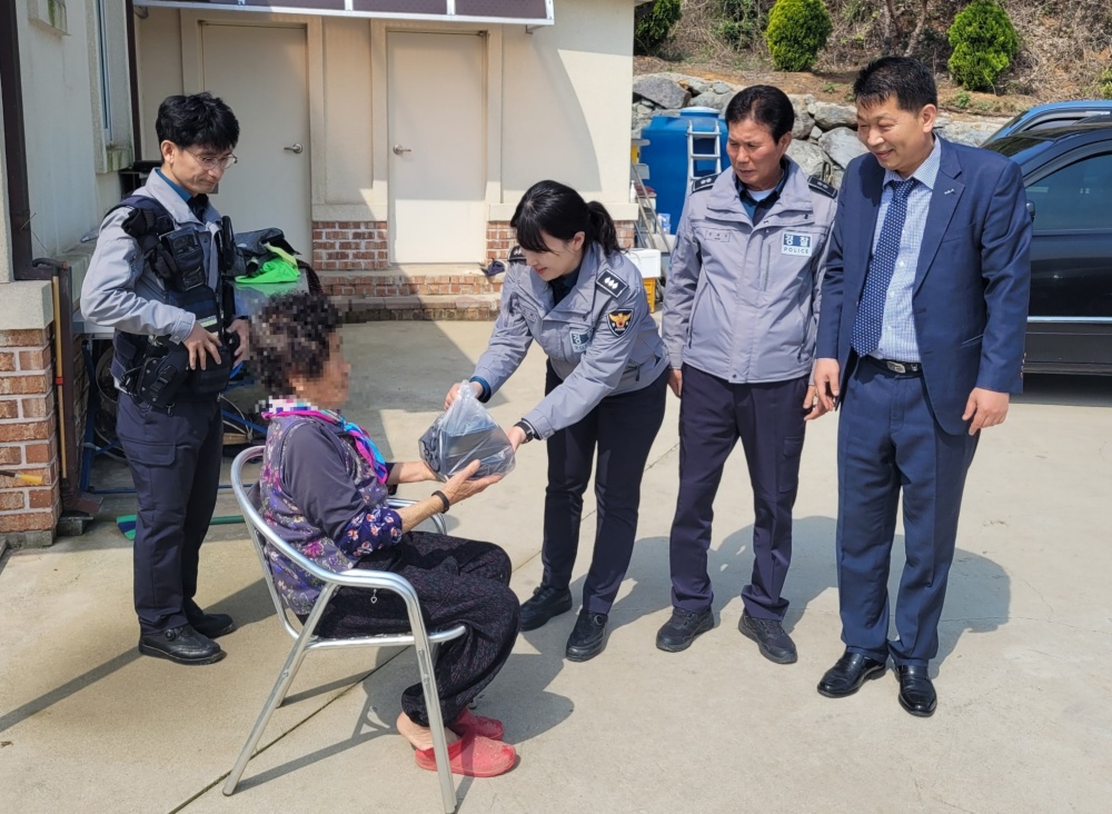 ▲ 사랑의 밑반찬 전달